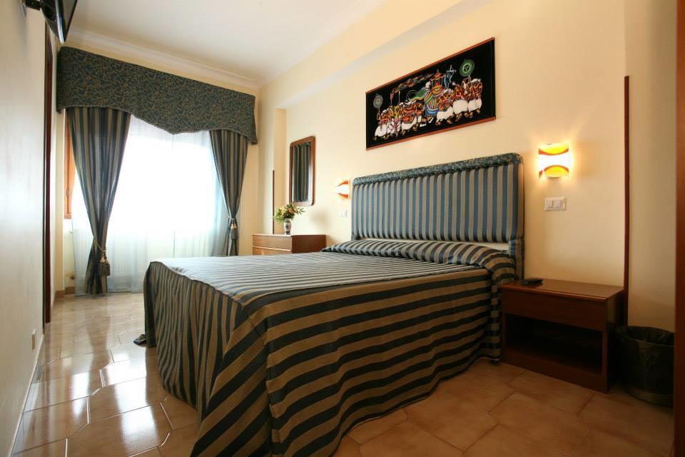 Tiburtina Hotel Holiday Rom Exterior foto